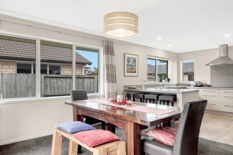 Photo of property in 24 Butterworth Crescent, Papamoa Beach, Papamoa, 3118