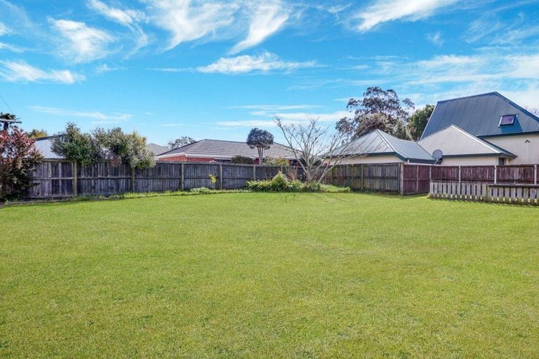 Photo of property in 11 Dinton Street, Russley, Christchurch, 8042