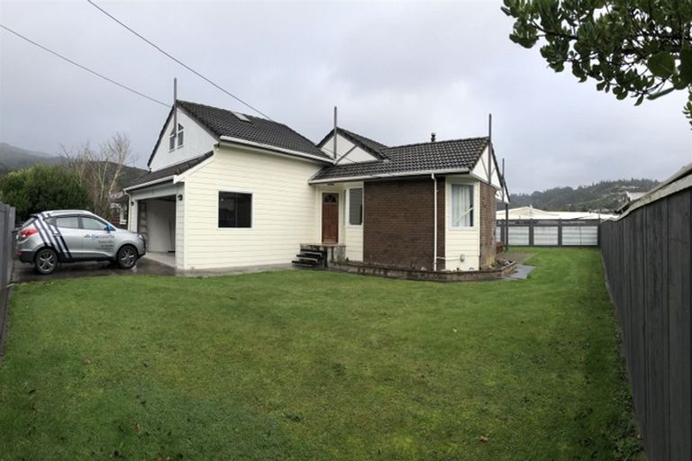 Photo of property in 26 Glen Road, Stokes Valley, Lower Hutt, 5019