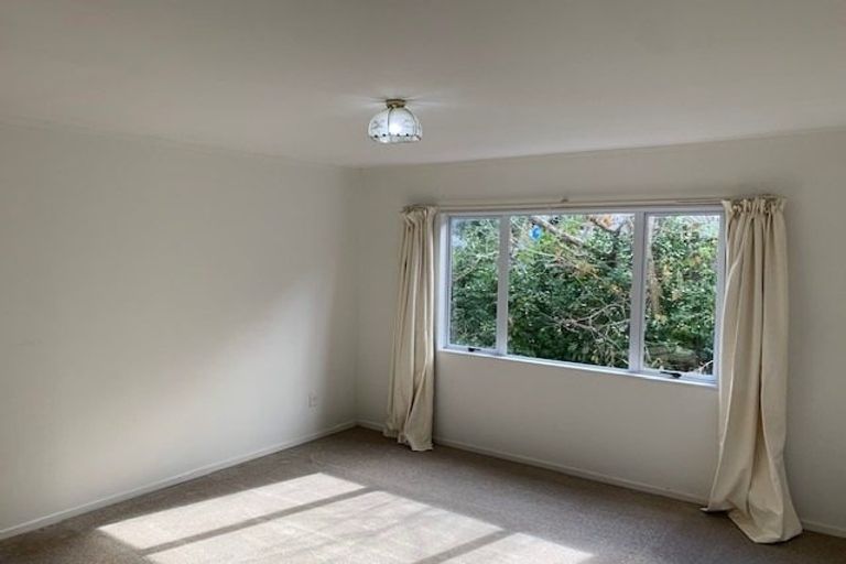 Photo of property in 1/18 Peach Road, Glenfield, Auckland, 0629