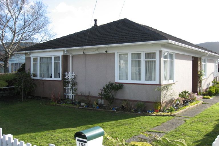 Photo of property in 154/154a Main Road, Wainuiomata, Lower Hutt, 5014