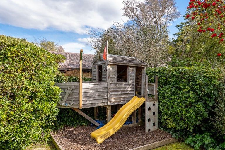 Photo of property in 394 Cashmere Road, Westmorland, Christchurch, 8025