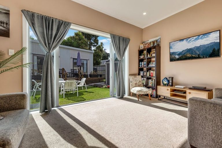 Photo of property in 3 Mccall Place, Opaheke, Papakura, 2113