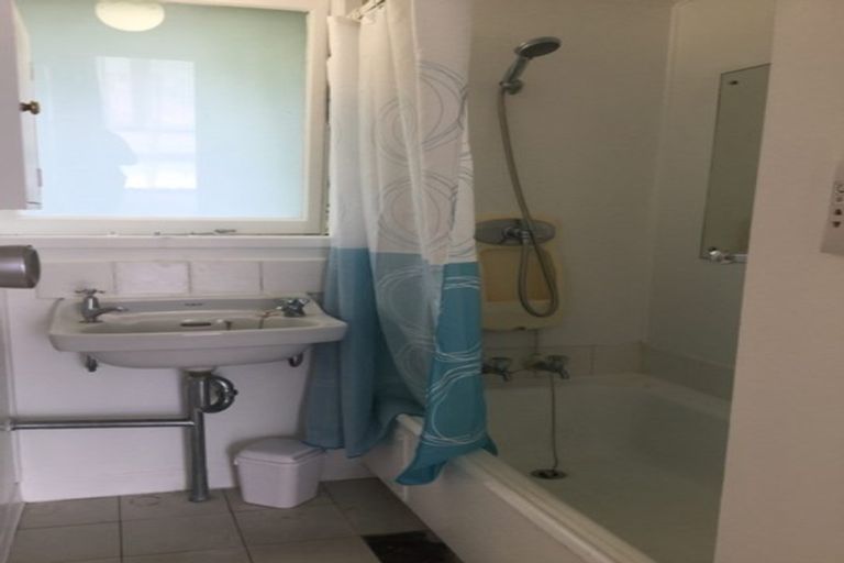 Photo of property in Churchill Flats, 213 The Terrace, Wellington Central, Wellington, 6011