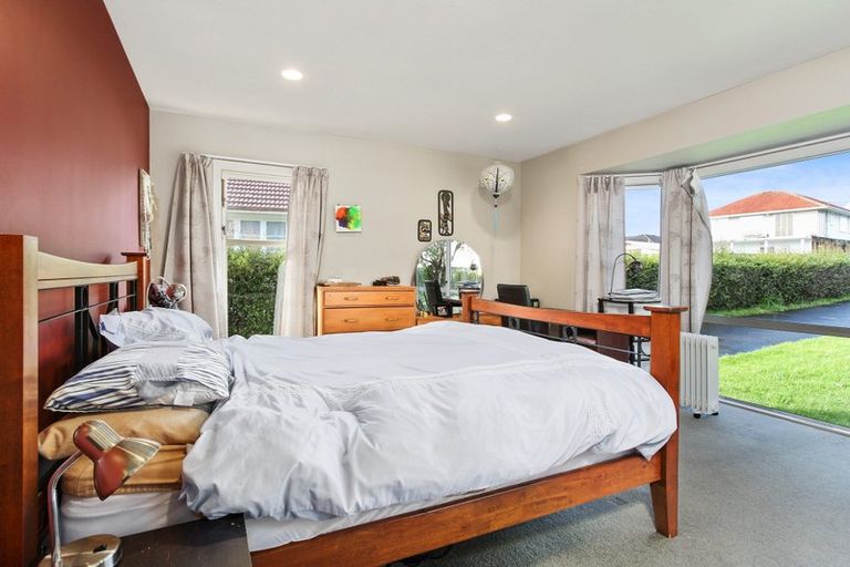 Photo of property in 7 Essex Street, Te Atatu South, Auckland, 0610