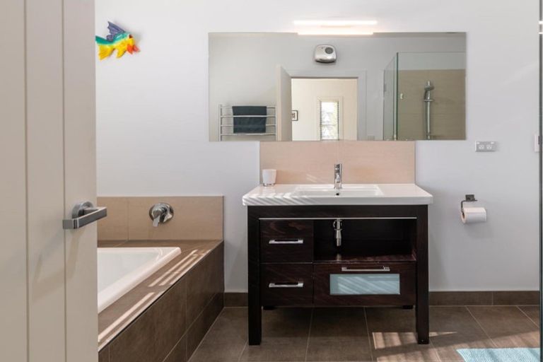 Photo of property in 40 Kelliher Drive, Wanaka, 9305