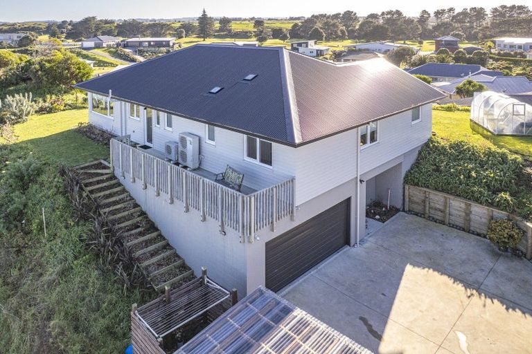 Photo of property in 12 Longbeach Drive, Castlecliff, Whanganui, 4501