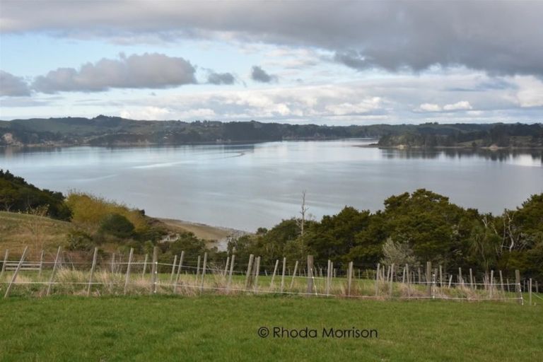 Photo of property in 196 Metcalfe Road, Matakohe, 0593