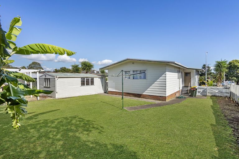 Photo of property in 328 Roscommon Road, Clendon Park, Auckland, 2103