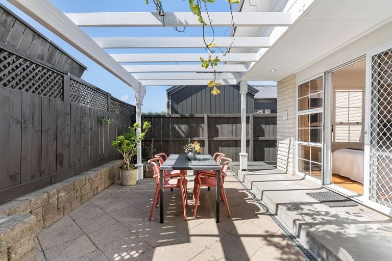 Photo of property in 16 Eastcliffe Road, Castor Bay, Auckland, 0620