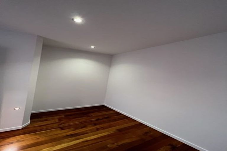 Photo of property in 2/180 Archers Road, Glenfield, Auckland, 0629