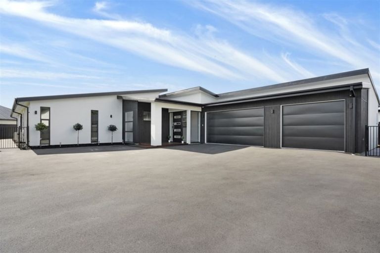 Photo of property in 14 Kohunga Crescent, Bottle Lake, Christchurch, 8083