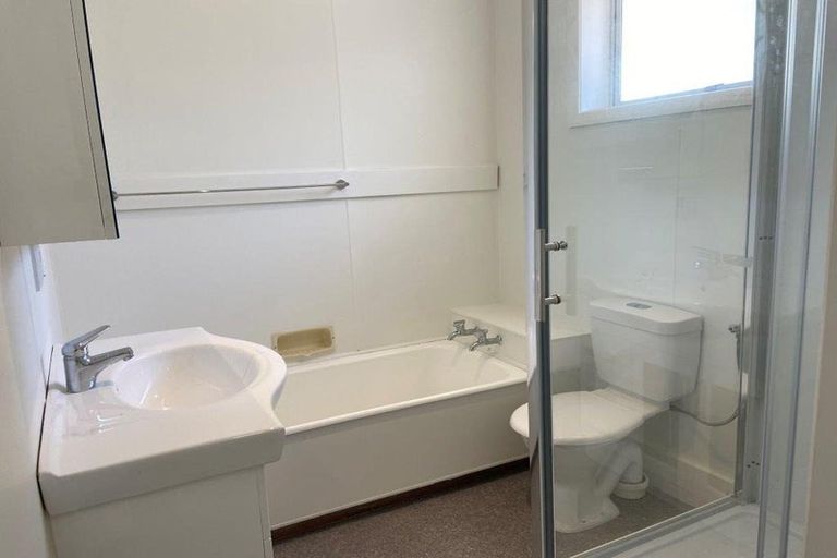 Photo of property in 39 Pirie Crescent, Moera, Lower Hutt, 5010