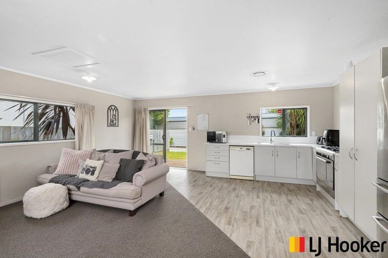 Photo of property in 11 Second Avenue, Glenbrook, Waiuku, 2681