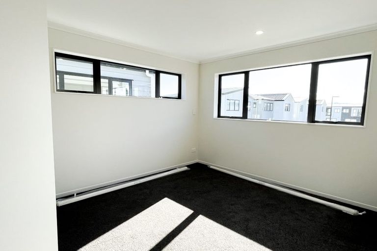 Photo of property in 15 Arahopu Place, Papakura, 2110