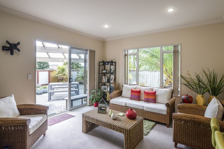 Photo of property in 43 Quadrant Heights, Paraparaumu, 5032