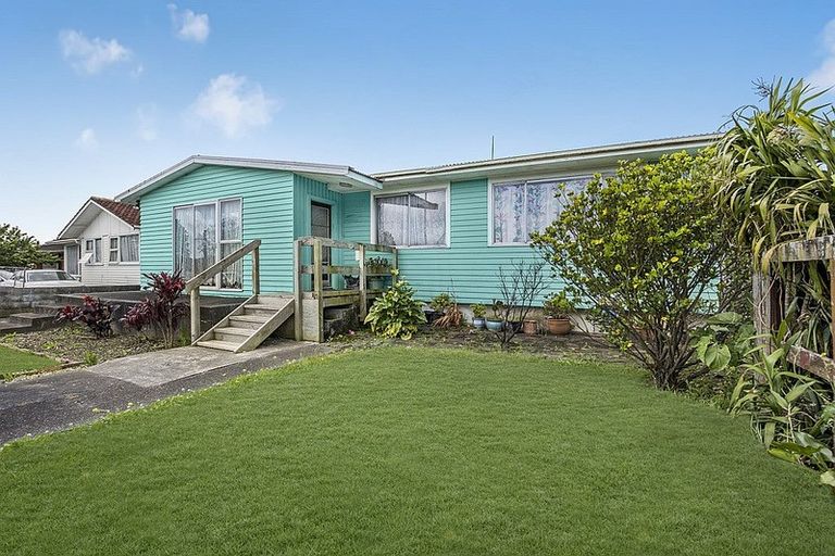 Photo of property in 74 Bader Drive, Mangere, Auckland, 2022