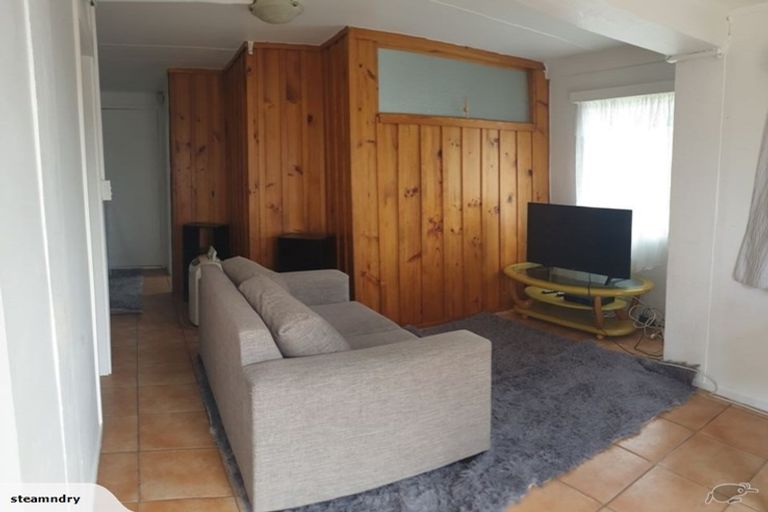 Photo of property in 123 Te Atatu Road, Te Atatu South, Auckland, 0610