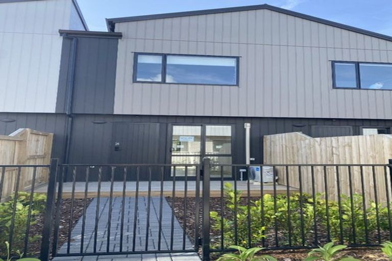 Photo of property in 24 Paetai Lane, Te Atatu Peninsula, 0610