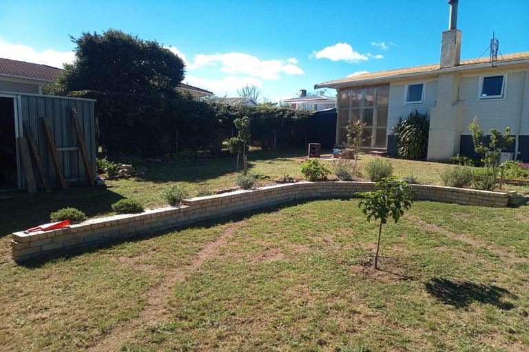 Photo of property in 38 Kelkirk Street, Kelston, Auckland, 0602