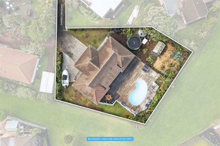 Photo of property in 8 Higham Ferrers Place, Red Beach, 0932