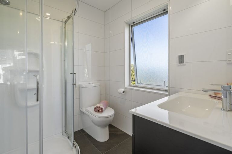 Photo of property in 5 Bintulu Place, Fairview Heights, Auckland, 0632