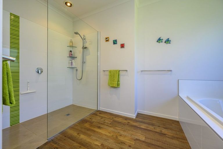 Photo of property in 5b Tupuhi Place, Highlands Park, New Plymouth, 4312