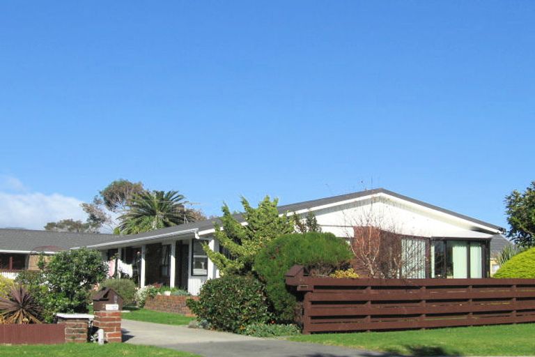 Photo of property in 1/2 Te Kupe Road, Paraparaumu Beach, Paraparaumu, 5032