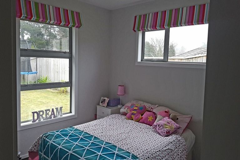 Photo of property in 28 Sunstone Crescent, Brown Owl, Upper Hutt, 5018