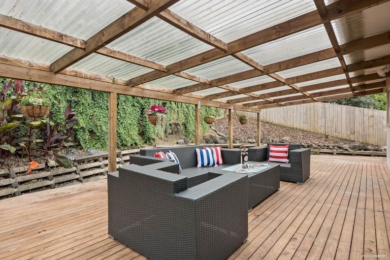 Photo of property in 1/10 Mcquoid Place, Glenfield, Auckland, 0629