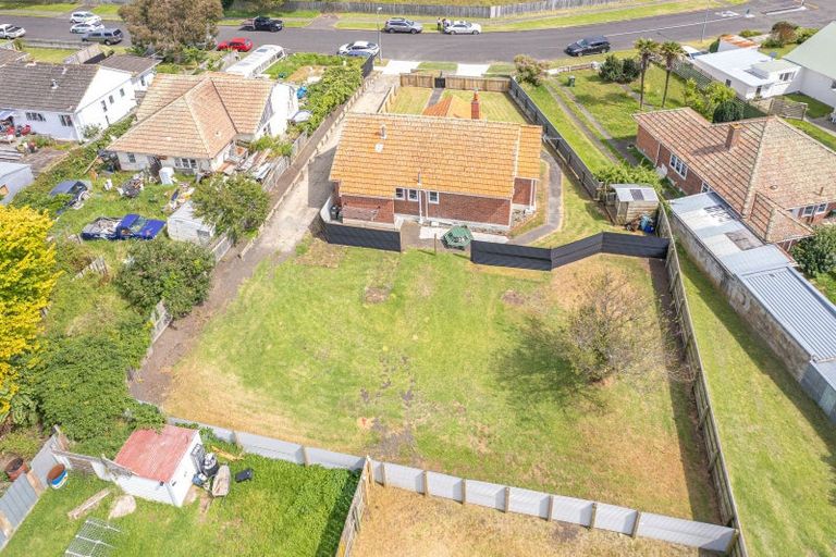 Property details for 51 Selwyn Crescent, College Estate, Whanganui, 4500