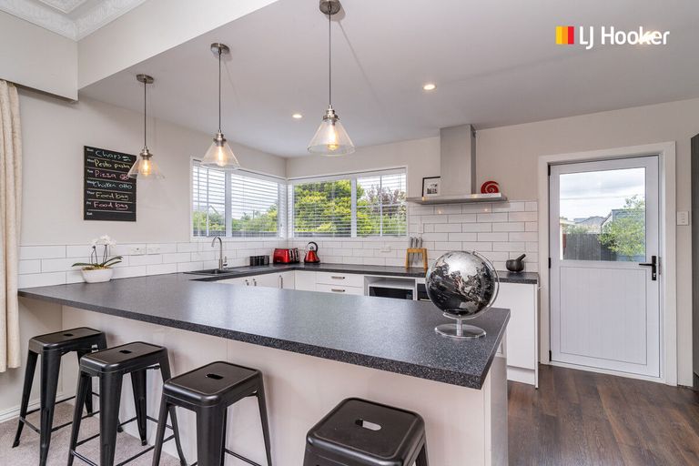 Photo of property in 10 Hargest Crescent, Saint Kilda, Dunedin, 9012