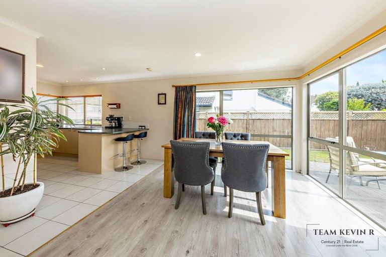 Photo of property in 47d Redoubt Road, Goodwood Heights, Auckland, 2105