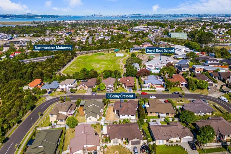 Photo of property in 8 Bonny Crescent, Massey, Auckland, 0614