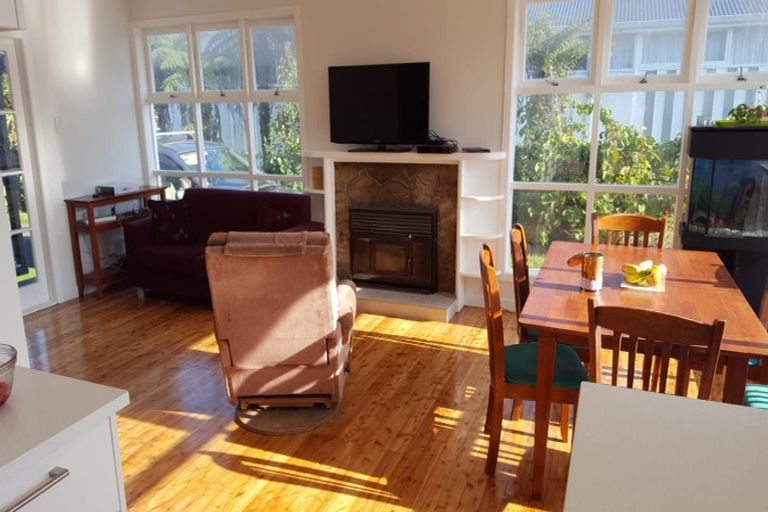 Photo of property in 121 Centreway Road, Orewa, 0931