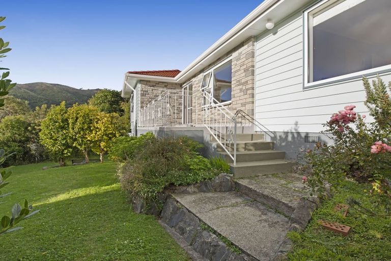 Photo of property in 13 Wilmshurst Place, Tawa, Wellington, 5028