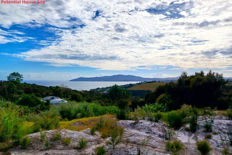 Photo of property in 104 Stratford Drive, Cable Bay, 0420