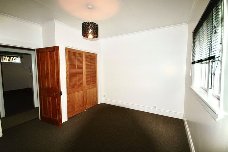 Photo of property in 66 Kelburn Parade, Kelburn, Wellington, 6012