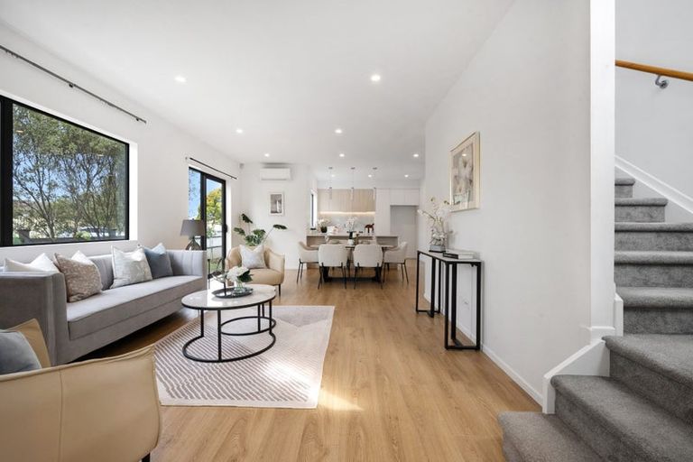 Photo of property in 16 Gosford Drive, Botany Downs, Auckland, 2010