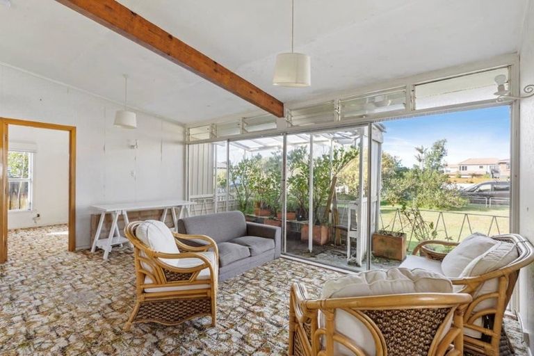 Photo of property in 17 Pine Road, Orewa, 0931