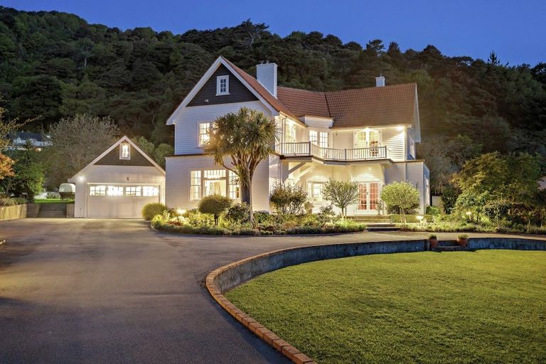 Photo of property in 60 Cheviot Road, Lowry Bay, Lower Hutt, 5013