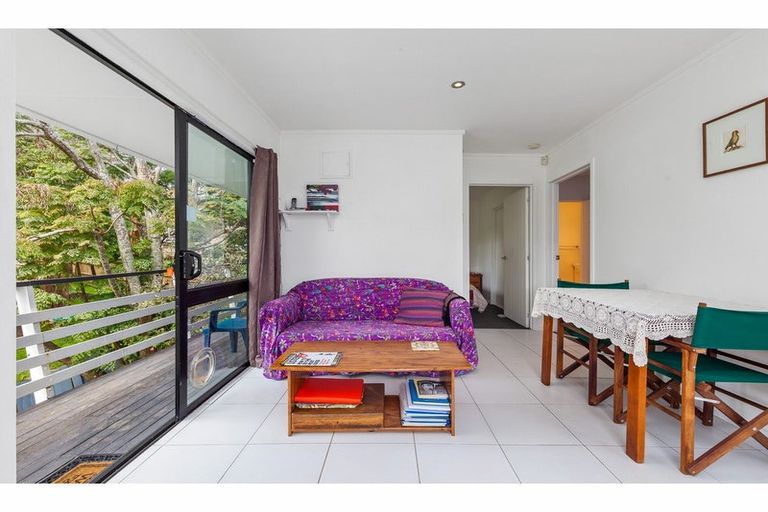 Photo of property in 2/24 Sunnyside Road, Sunnyvale, Auckland, 0612