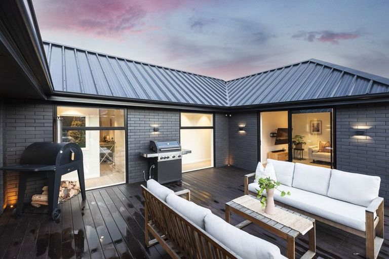 Photo of property in 7 Winning Post Place, Halswell, Christchurch, 8025