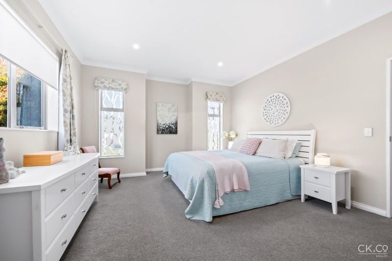 Photo of property in 8d Glen Iris Grove, Woburn, Lower Hutt, 5010