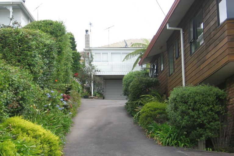 Photo of property in 1/14 Clematis Avenue, Murrays Bay, Auckland, 0630