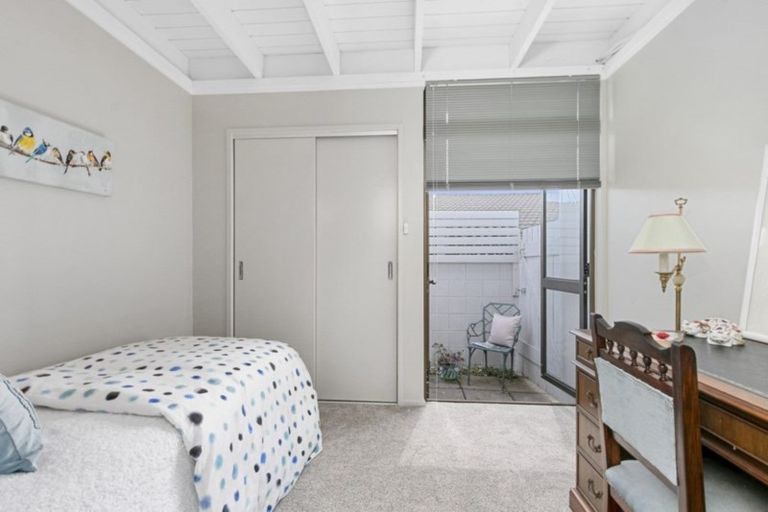 Photo of property in 2/21 Prince Regent Drive, Half Moon Bay, Auckland, 2012