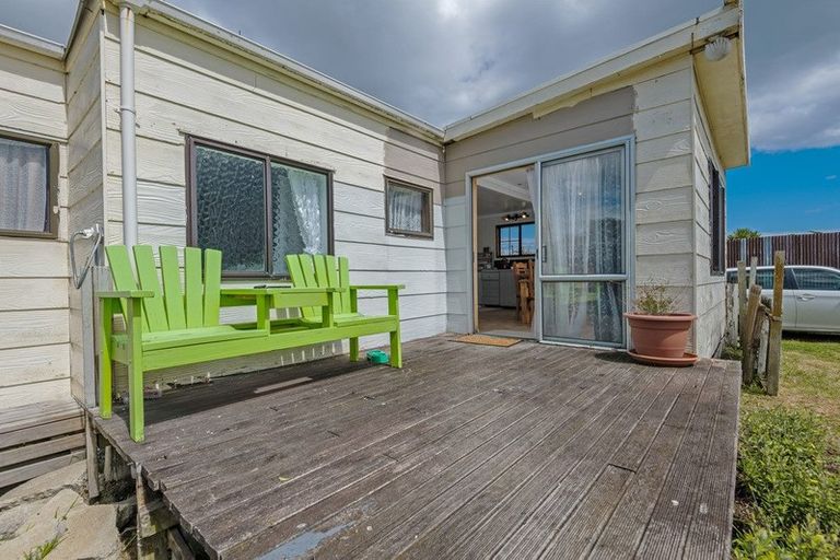 Photo of property in 3 Linklater Avenue, Foxton Beach, Foxton, 4815