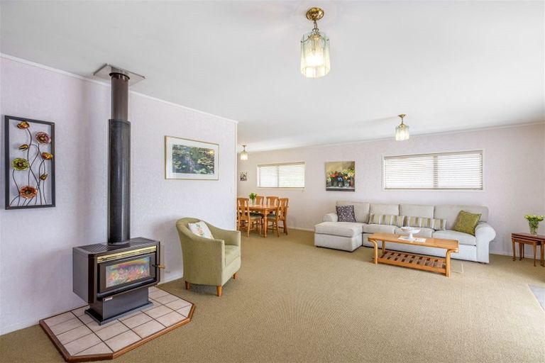 Photo of property in 1/246 Great North Road, Henderson, Auckland, 0612