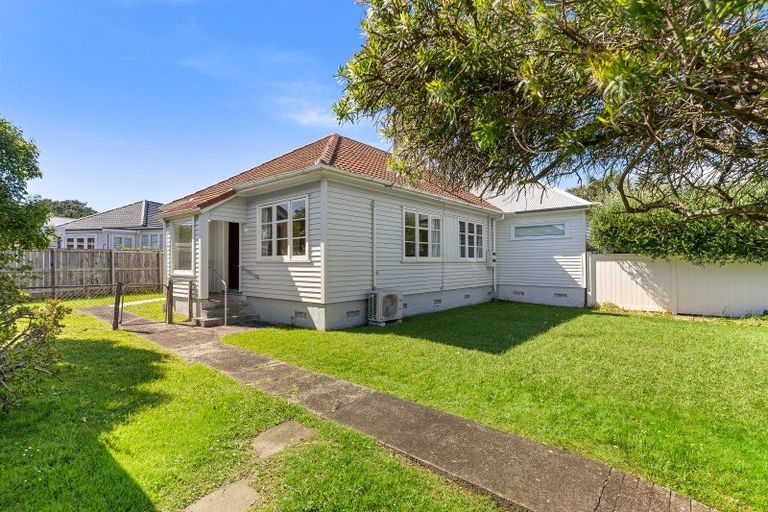 Photo of property in 23 Clarence Road, Northcote Point, Auckland, 0627