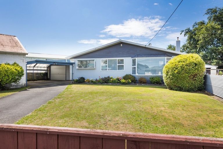 Photo of property in 17 Tararua Terrace, Cloverlea, Palmerston North, 4412